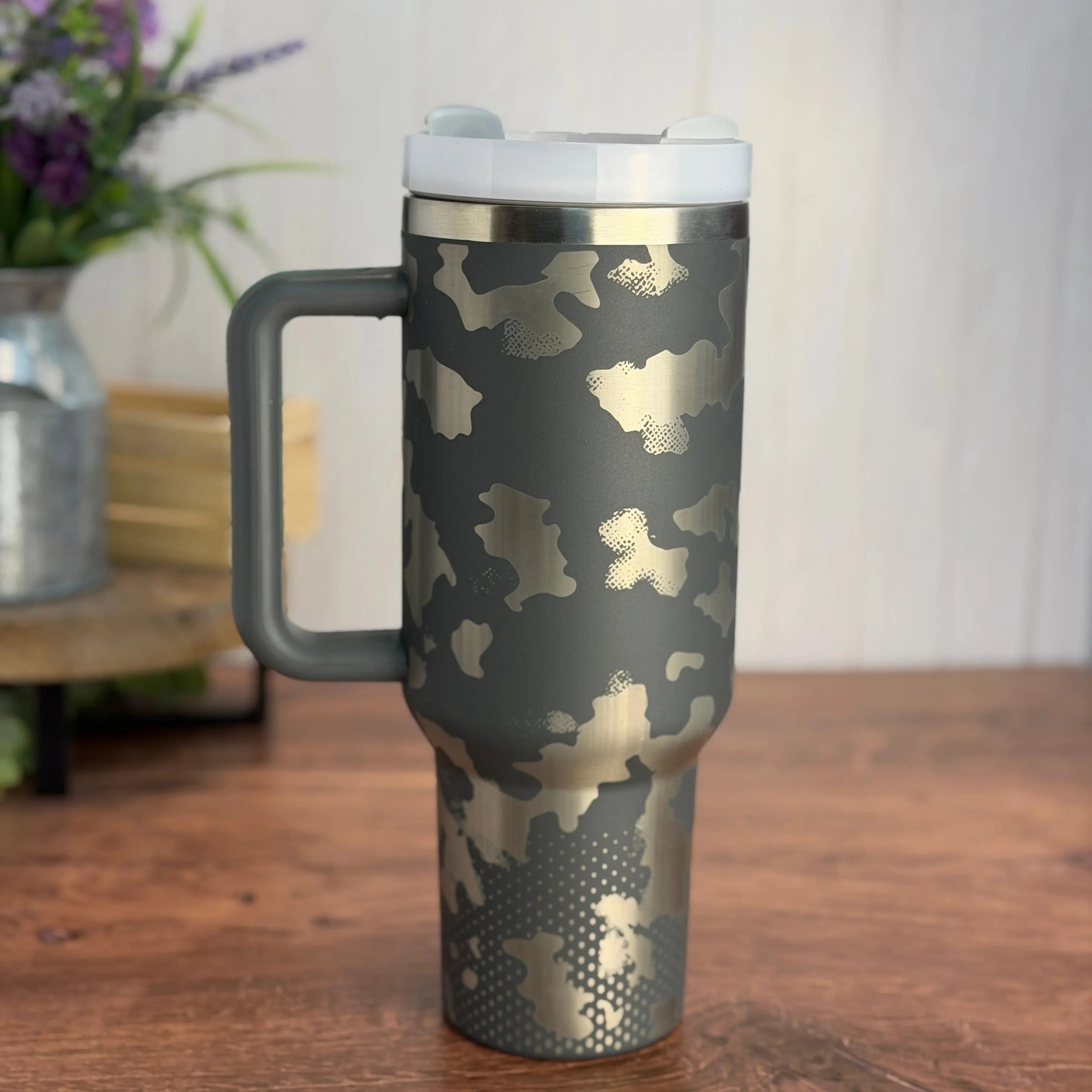 Camo Tumbler Dark Grey to Sliver 40 oz tumbler 