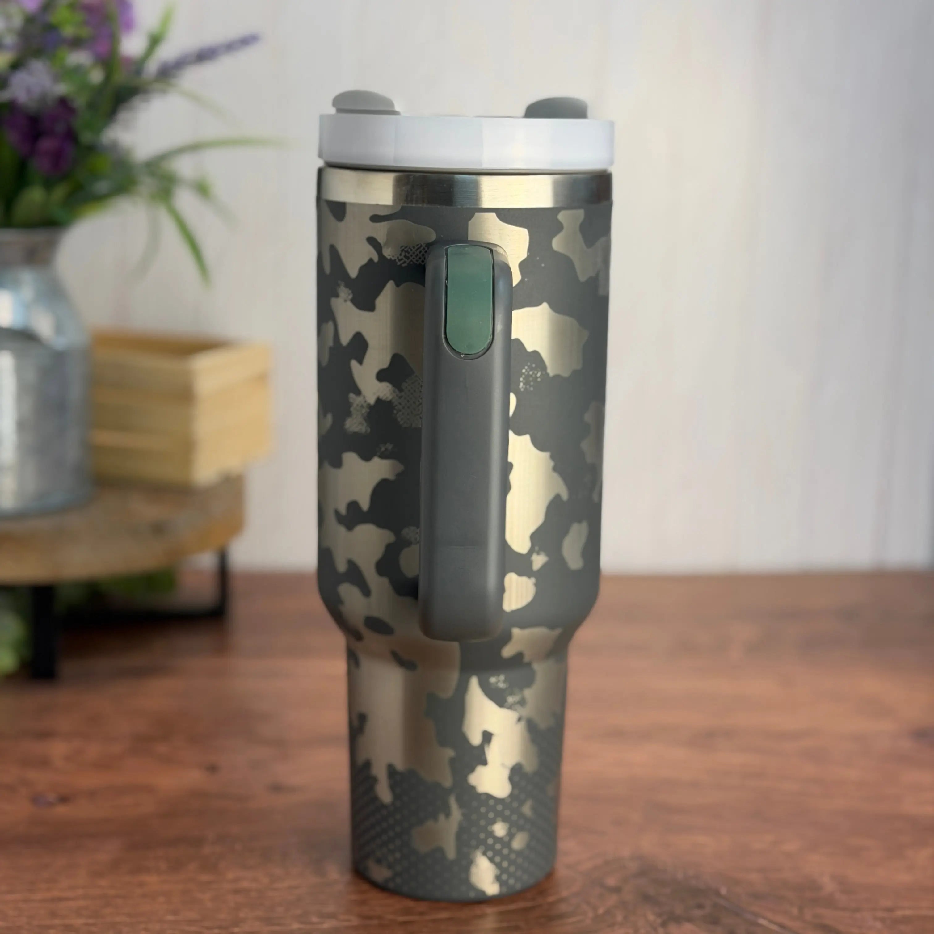 Camo Tumbler Dark Grey to Sliver 40 oz tumbler 