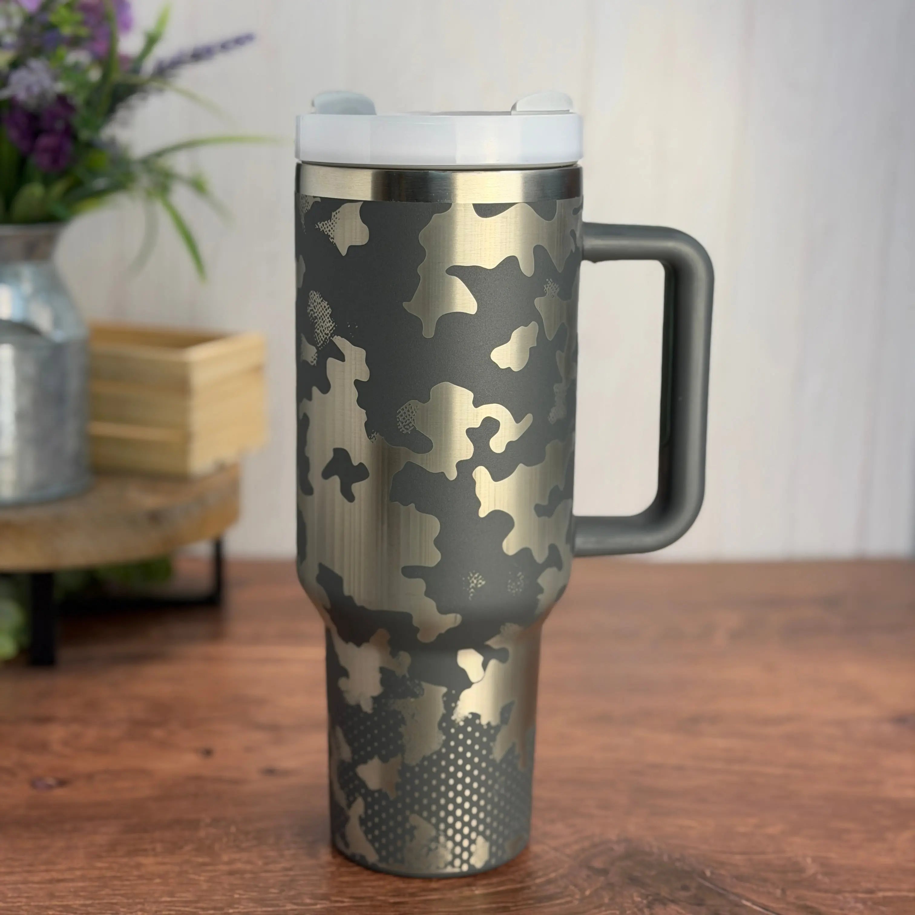 Camo Tumbler Dark Grey to Sliver 40 oz tumbler 