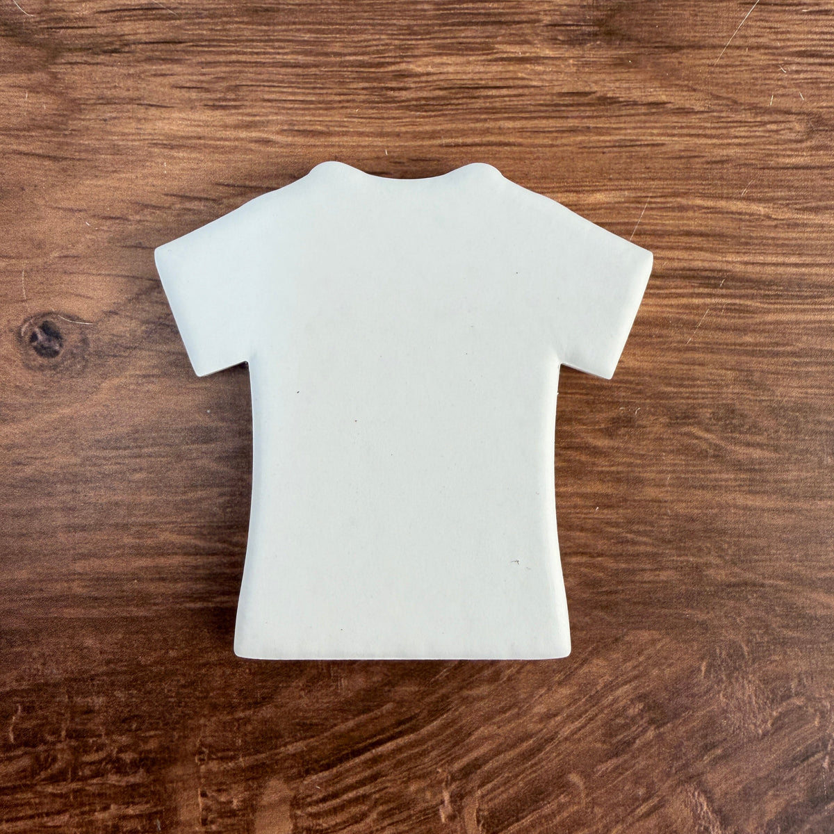 Blank t-shirt shaped ceramic magnet